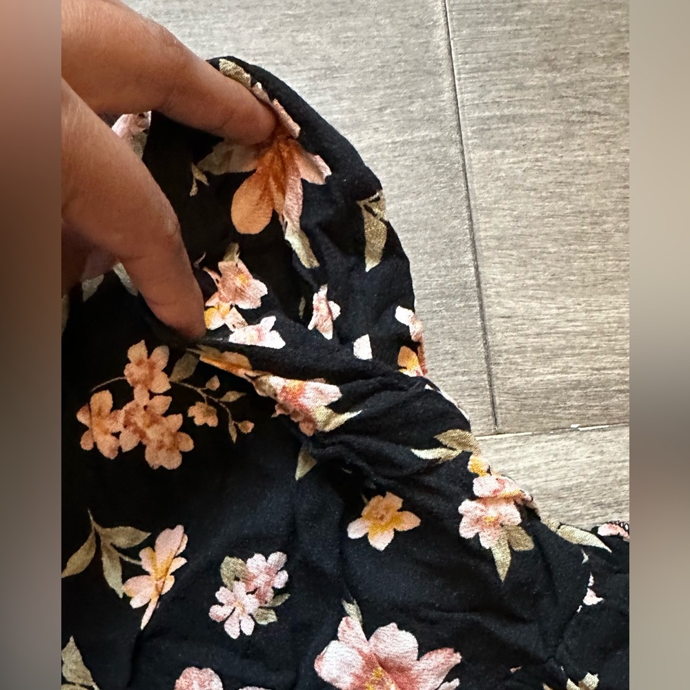 AE Floral Shorts - Picture 3 of 5